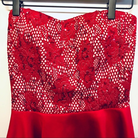 Windsor Red Strapless Top - Picture 11 of 11